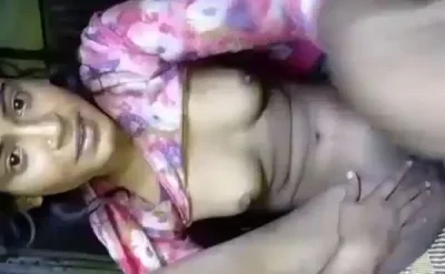 Gaon Ki Ladki Ne Chut Me Ungli Karke Khoon Nikala